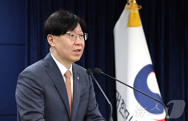 김소영 금융위원회 부위원장이 13일 서울 종로구 정부서울청사에서 제3차 가상자산위원회 회의 결과를 브리핑 하고 있다. 2025.2.13/뉴스1 ⓒ News1 임세영 기자