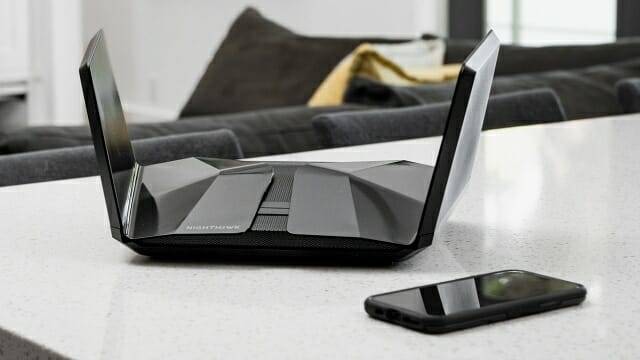 넷기어 나이트호크 RAXE500. 6GHz 와이파이6E를 지원한다.