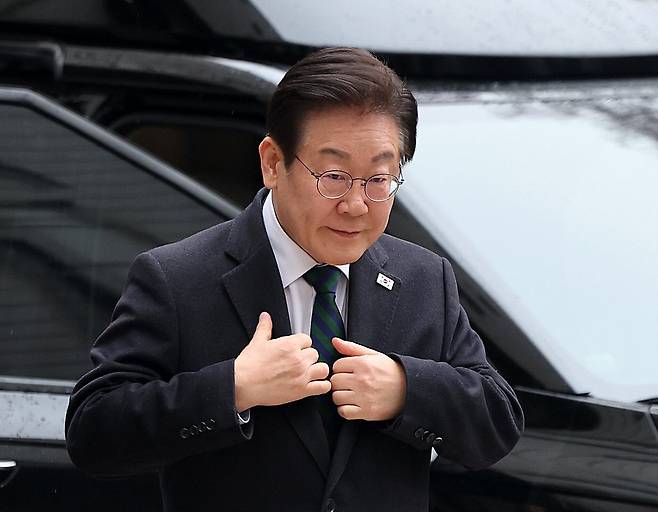 이재명 더불어민주당 대표가 12일 오후 서울 서초구 서울고등법원에서 열린 공직선거법 위반 혐의 항소심 3차 공판에 출석하고 있다./뉴시스