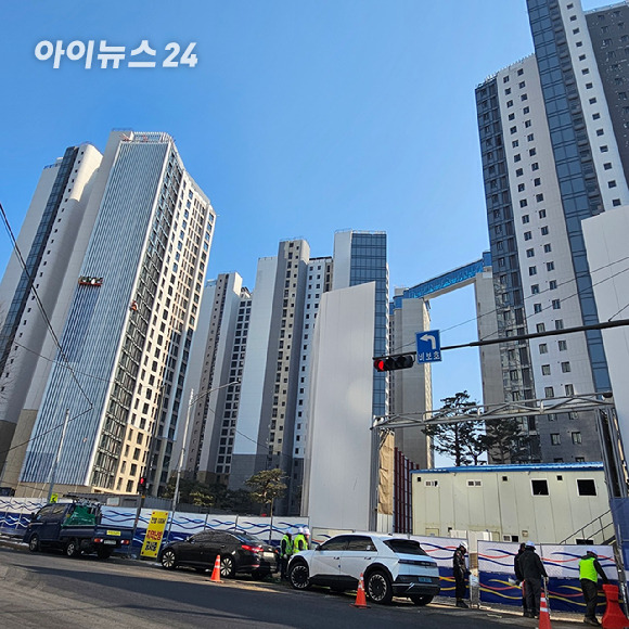 '메이플자이(신반포4지구 재건축)' 공사 현장 2025.02.11 [사진=이효정 기자 ]