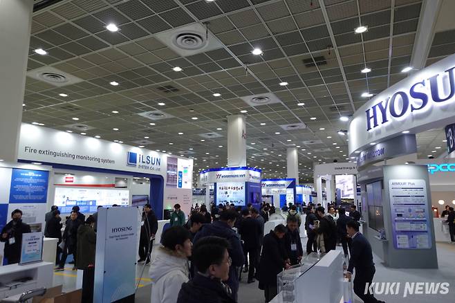 서울 강남구 코엑스에서 12일부터 14일까지 ‘일렉스 코리아(Elecs Korea, 구 전기산업대전) 및 코리아스마트그리드엑스포 2025’가 진행되고 있다. 김재민 기자 