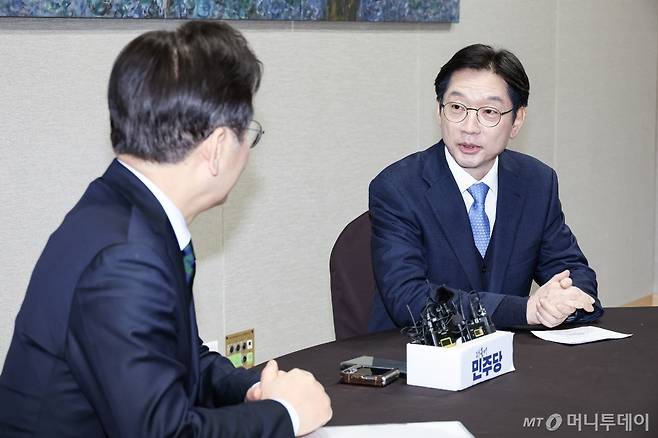 [서울=뉴시스] 권창회 기자 = 김경수 전 경남지사가 13일 서울 여의도 국회에서 이재명 더불어민주당 대표와 회동하며 발언하고 있다.(공동취재) 2025.02.13. photo@newsis.com /사진=