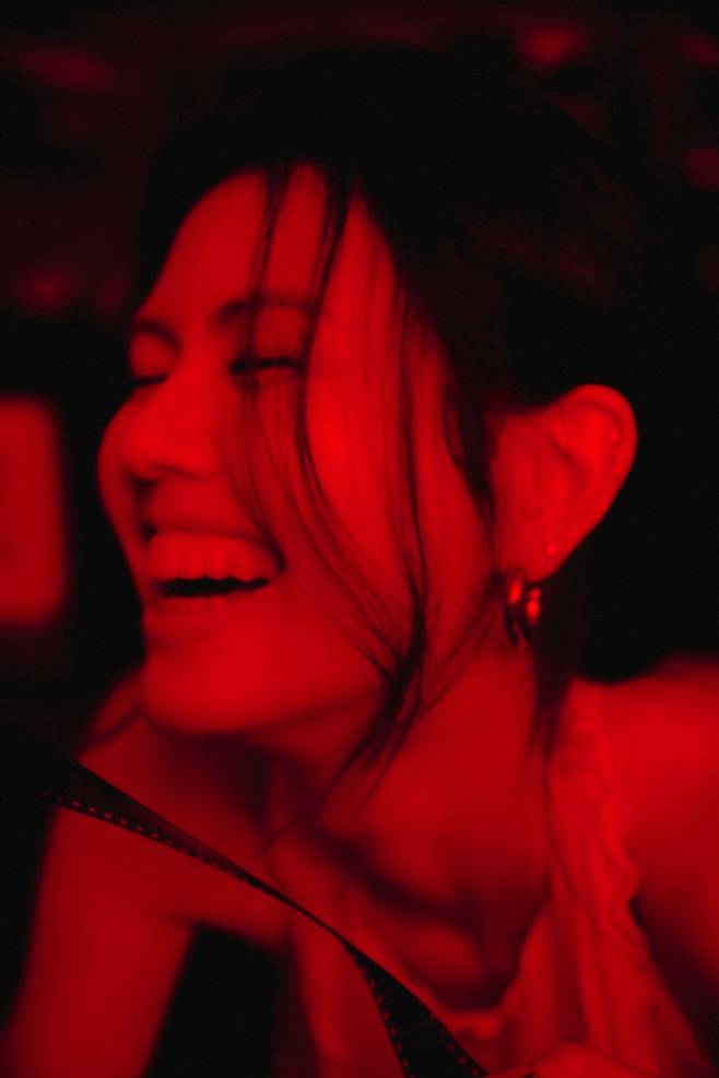 올리비아 마쉬는 음악 세션으로 활동하다가 지난해 10월 가수로 데뷔했다. 엠플리파이 제공