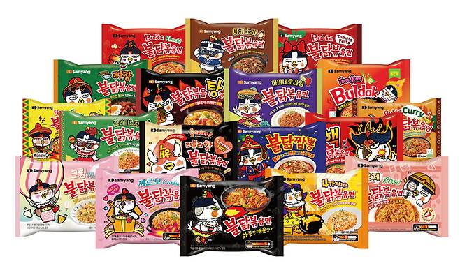 2014년 첫 출시 이후 다양한 맛을 추가로 선보이고 있는 삼양식품의&nbsp;‘불닭볶음면’ 시리즈.&nbsp;삼양라운드스퀘어 제공