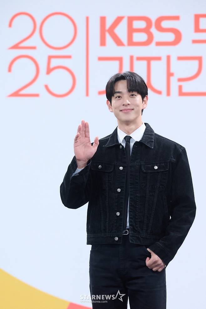 김은호 '훈남의 인사'[★포토]