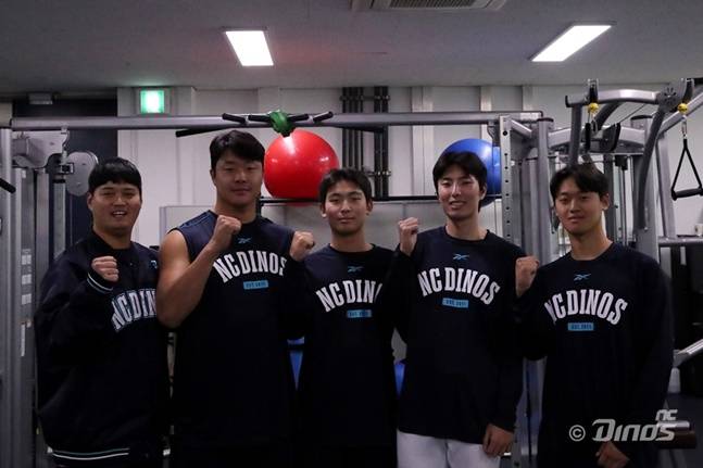ABL 퍼스 히트에 파견됐던 NC 선수. 왼쪽부터 김건태 코치, 서의태, 신영우, 박지한, 원종해. /사진=NC 다이노스 제공