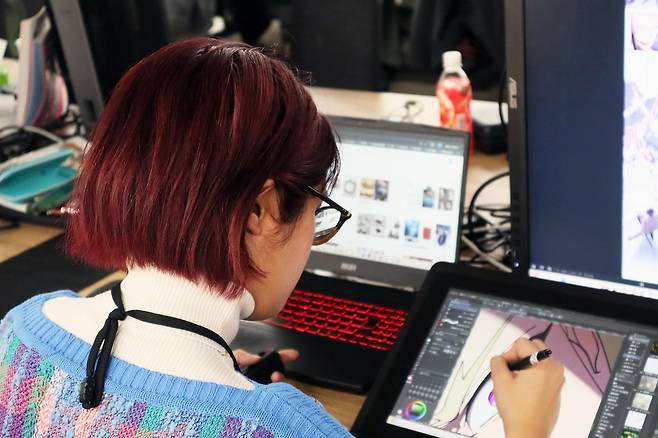 일본 웹툰 제작사 스튜디오 넘버나인에서 웹툰 작업 중인 창작자 [네이버웹툰 제공. 재판매 및 DB 금지]
