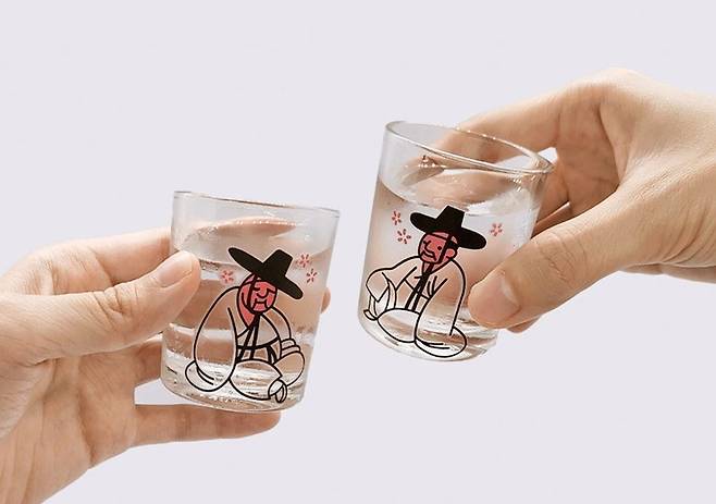 취객선비 3인방 변색잔 세트 [국립박물관문화재단 제공. 재판매 및 DB 금지]