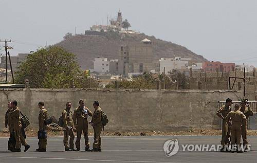 세네갈 다카르 인근 프랑스 군 기지의 프랑스 군인들 [AP 연합뉴스 자료사진. 재판매 및 DB 금지]
