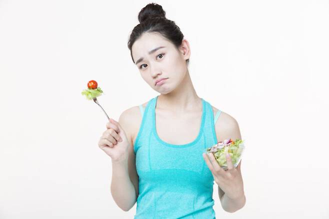 고기류를 피하고 주로 채소와 과일 등의 식물성 식품만으로 식단을 꾸리는 채식주의는 장점도 있지만 단점도 여럿이다. [사진=클립아트코리아]