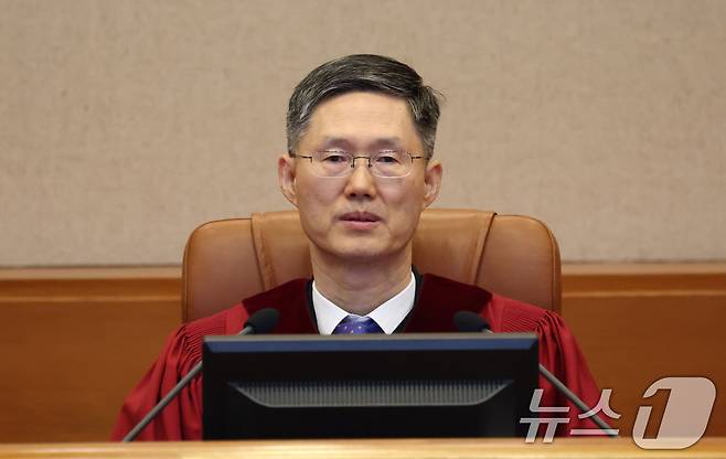 문형배 헌법재판소장 권한대행이 13일 서울 종로구 헌법재판소에서 열린 '윤석열 대통령 탄핵심판 8차 변론'에 자리하고 있다. 2025.2.13/뉴스1 ⓒ News1 사진공동취재단