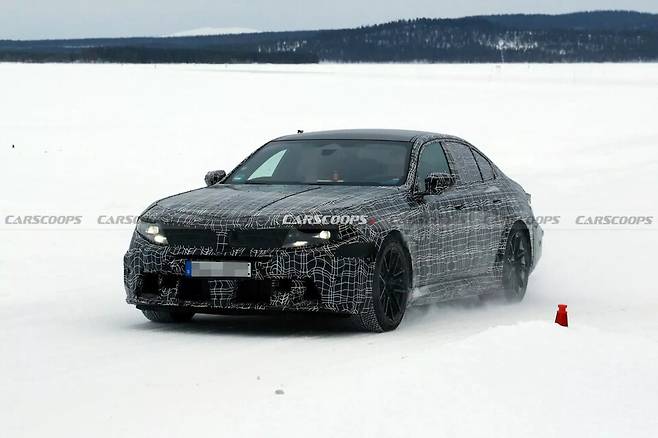 사진 : BMW M5 페이스리프트 테스트카 (출처=Carscoops)