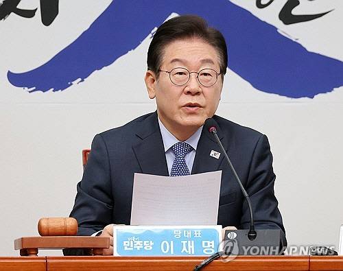 이재명 더불어민주당 대표가 14일 국회에서 열린 최고위원회의에서 발언하고 있다. [연합뉴스]