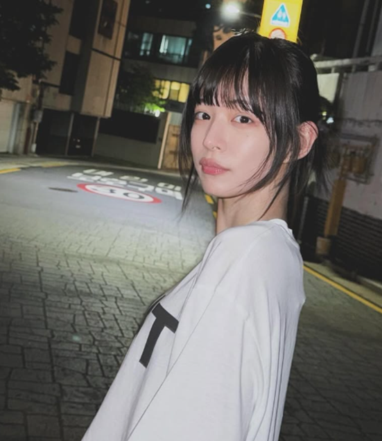 유튜브 알고리즘 타고 있는 프로미스나인 이채영 셀프 메이크업