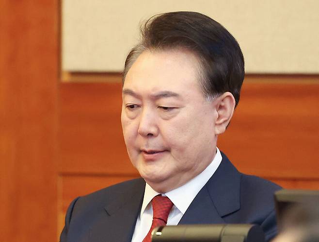 윤석열 대통령이 지난 13일 서울 종로구 헌법재판소 대심판정에서 열린 윤석열 대통령 탄핵심판 8차 변론에 출석해 있다. 사진공동취재단