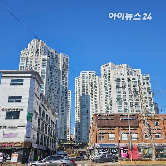 강남구 대치동의 '래미안 대치 팰리스' 아파트 전경 2025.02.13  [사진=이효정 기자 ]