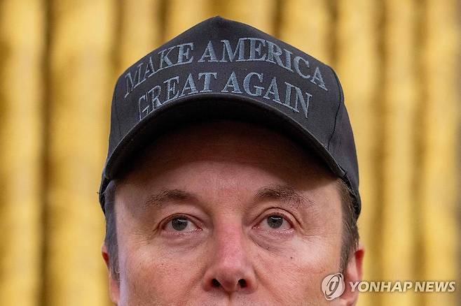 지난 11일 백악관에서 기자회견 하는 일론 머스크 테슬라 최고경영자 [워싱턴 AFP=연합뉴스. 재판매 및 DB 금지]