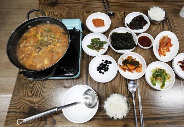 운봉읍 '유미네식당'의 8,000원짜리 백반. ⓒ박준규