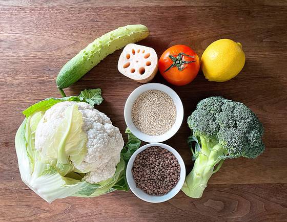 저속노화 샐러드의 재료. 사진 김희경