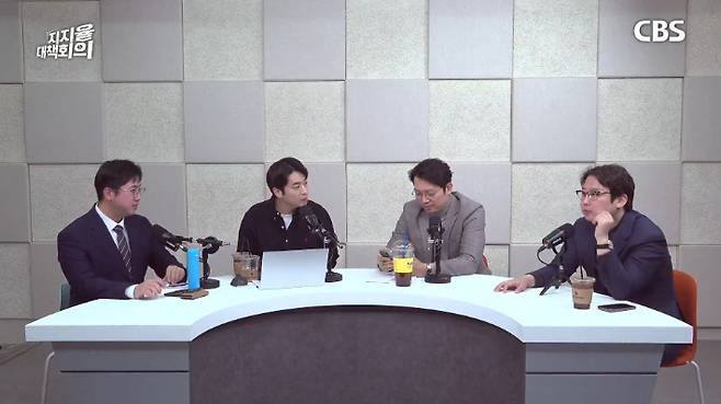 CBS 질문하는 기자 캡처