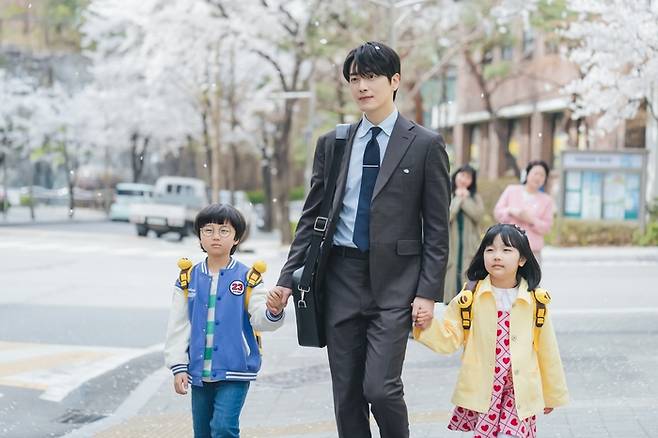 SBS ‘나의 완벽한 비서’ 비하인드 스틸. 에이스팩토리 제공