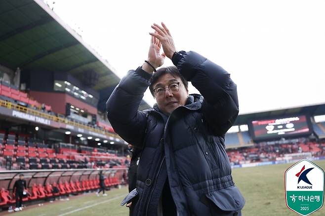 황선홍 대전하나시티즌 감독.   프로축구연맹 제공