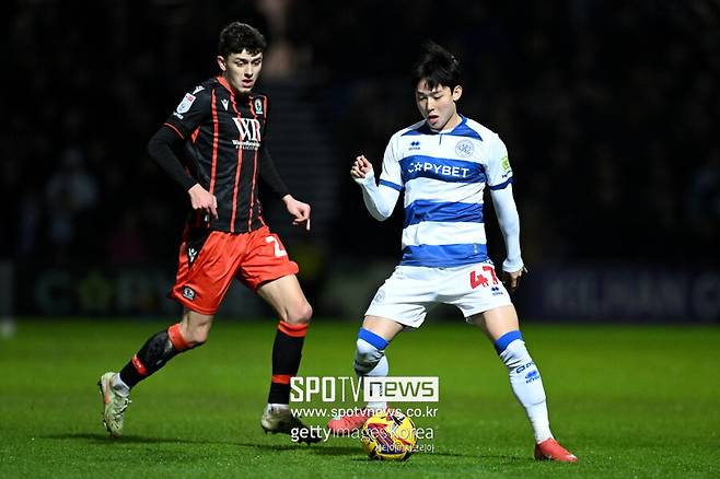 ▲ QPR에서 영국 축구를 확인한 양민혁과 손흥민이 다시 뭉칠 전망이다. 손흥민은 양민혁이 합류하기 전부터 현지 언론으로부터 많은 질문을 받았다. 그때마다 손흥민은 \"양민혁은 이제 18살이다. 너무 큰 압박감을 주면 안 된다. 요즘 팬들은 너무 어린 선수들에게 쉽게 흥분한다\"며 \"양민혁은 열심히 할 것이고, 나도 조용히 지켜볼 것이다. K리그에서 아주 잘했지만 프리미어리그와 차이는 분명히 있다\"라고 기다림이 필요하다고 설명했다.