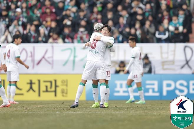 밥신과 최건주 [한국프로축구연맹 제공. 재판매 및 DB금지]