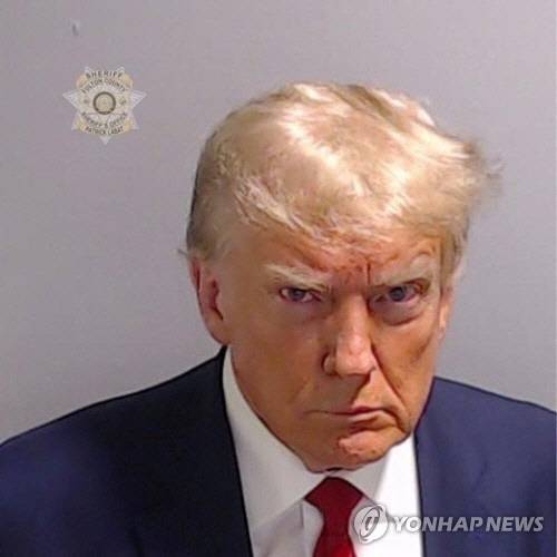 지난 2023년 찍은 도널드 트럼프 미국 대통령의 머그샷. [로이터=연합뉴스 자료사진]