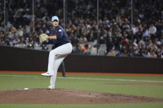 박준우가 지난 12일 대만 타이베이돔에서 열린 대만 WBC 대표팀과의 경기에서 투구를 하고 있는 모습.