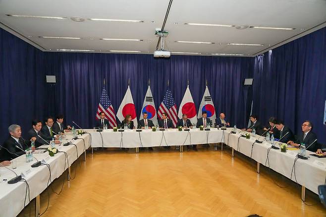 [서울=뉴시스] 한미일 외교장관회의가 15일(현지 시간) 독일 뮌헨에서 열린 뮌헨안보회의 계기로 열렸다. (사진=외교부 제공) 2025.02.16. *재판매 및 DB 금지