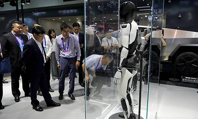 테슬라 휴머노이드 로봇 '옵티머스'.&nbsp;AP연합뉴스