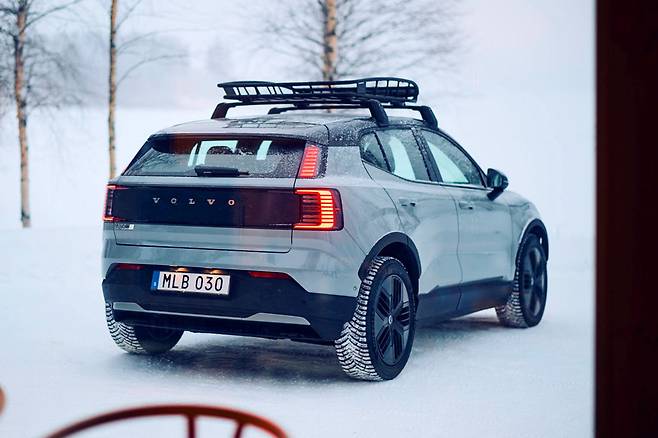 볼보 EX30 크로스 컨트리