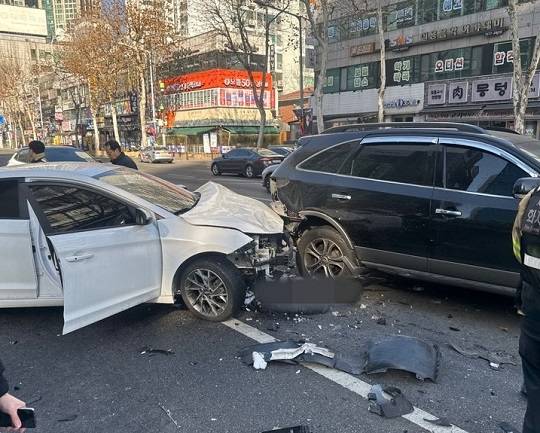 서울 양천구 오목교역 근처에서 발생한 사고 모습 (사진출처: 양천소방서)