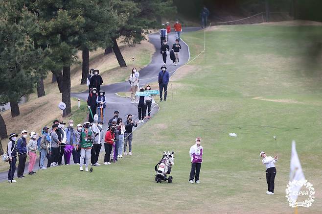 지난해 규정 강화로 시간 단축 효과를 본 KLPGA투어. (KLPGA 제공)
