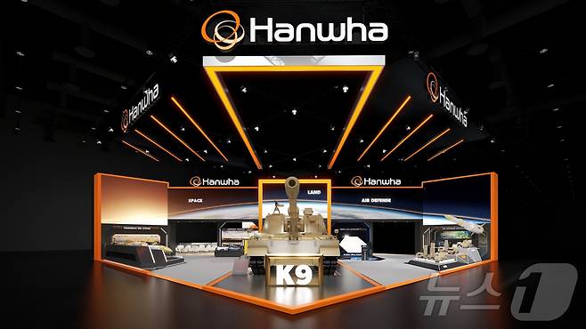 17~21일 아랍에미리트(UAE) 아부다비에서 열리는 중동·아프리카 지역 최대 규모 방위산업 전시회 'IDEX 2025' 마련될 한화에어로스페이스·한화시스템 통합 부스 (한화 제공)