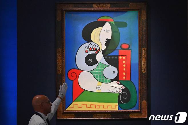 피카소의 1932년작 '시계를 찬 여인(Femme a la Montre)'. ⓒ AFP=뉴스1 ⓒ News1 김성식 기자