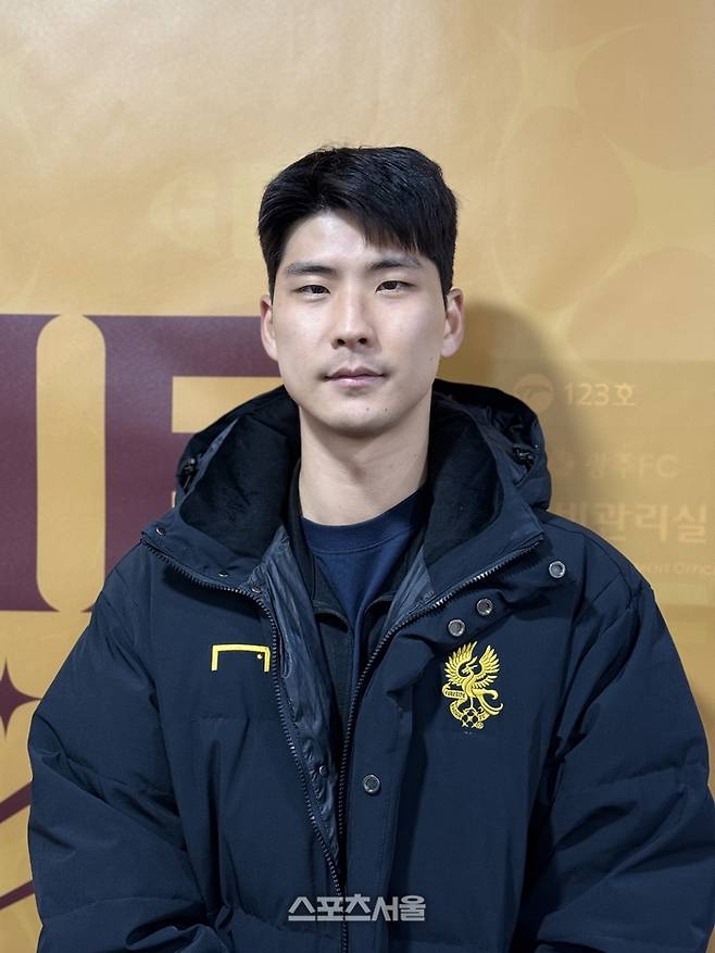 광주FC 스트라이커 박인혁이 15일 광주월드컵경기장에서 열린 수원FC와의 경기 후 사진 촬영에 임하고 있다. 광주 | 정다워 기자