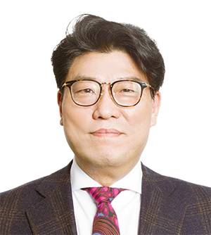 황부영 브랜다임앤 파트너즈 대표 컨설턴트 - 현 부산 도시 브랜드 총괄 디렉터, 현 아시아 브랜드 프라이즈(ABP) 심사위원, 전 제일기획 마케팅연구소 브랜드팀장