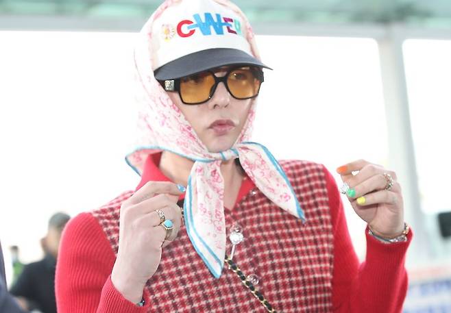 가수 지드래곤 네일아트. 뉴스1