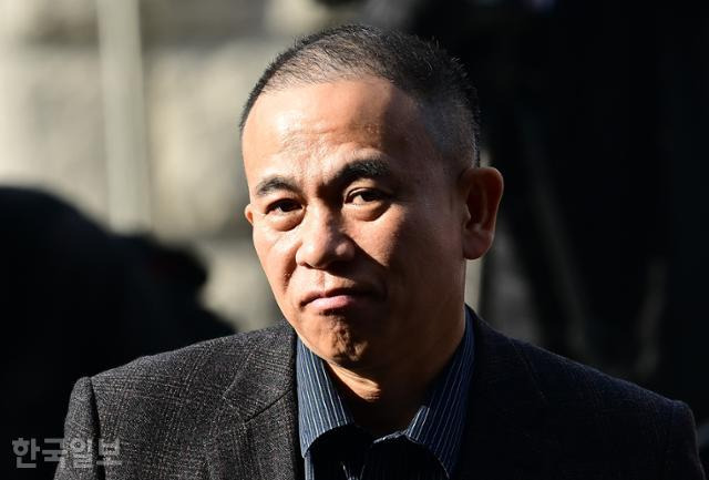 윤석열 대통령 부부 공천개입 의혹의 핵심인 명태균씨가 지난해 11월 8일 경남 창원시 창원지검에 출석하고 있다. 최주연 기자