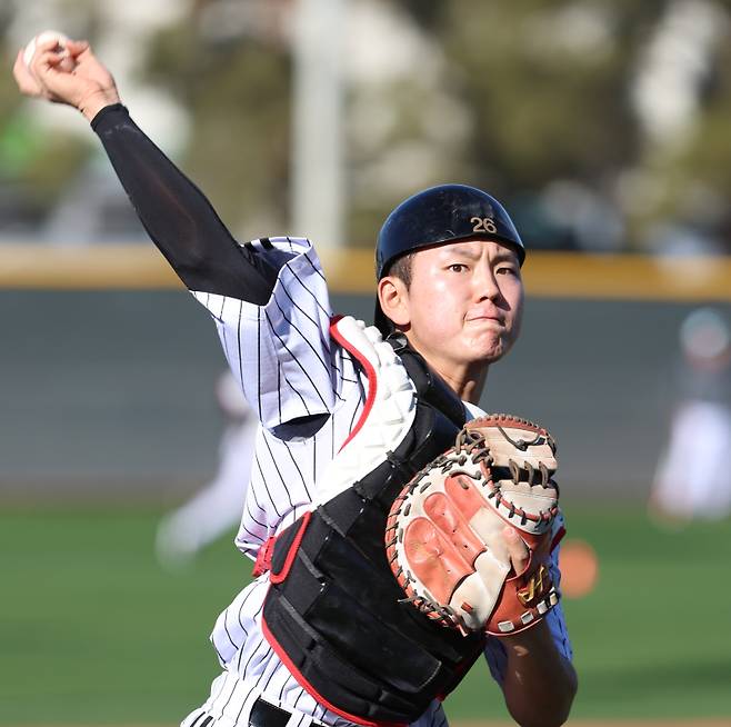 LG 포수 이주헌이 미국 애리조나 스프링캠프에서 포수 훈련을 하고 있다. 사진=구단 제공