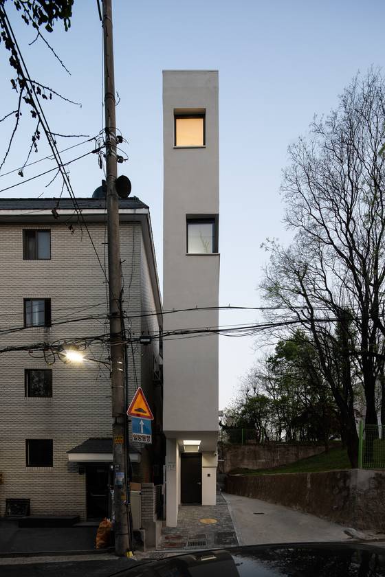 안기현+신민재(에이앤엘스튜디오)의 '얇디얇은 집'(2018). 서울 서초구. [사진 이한울, 국립현대미술관]