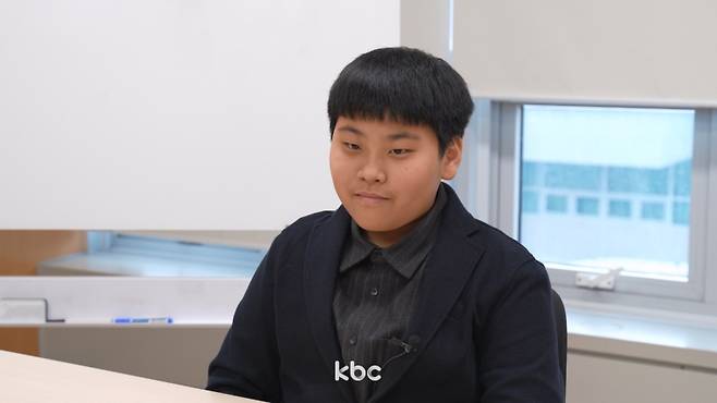 ▲ 12살에 한자급수 자격시험 최고 등급인 '공인 사범' 자격증을 취득한 조선우 군&nbsp;