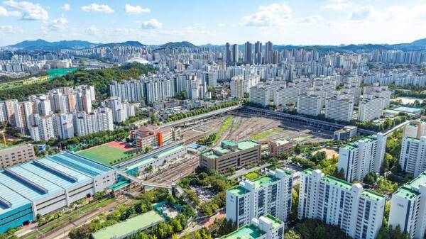 서울시 양천구 목동 신정차량기지 전경. 독자 제공