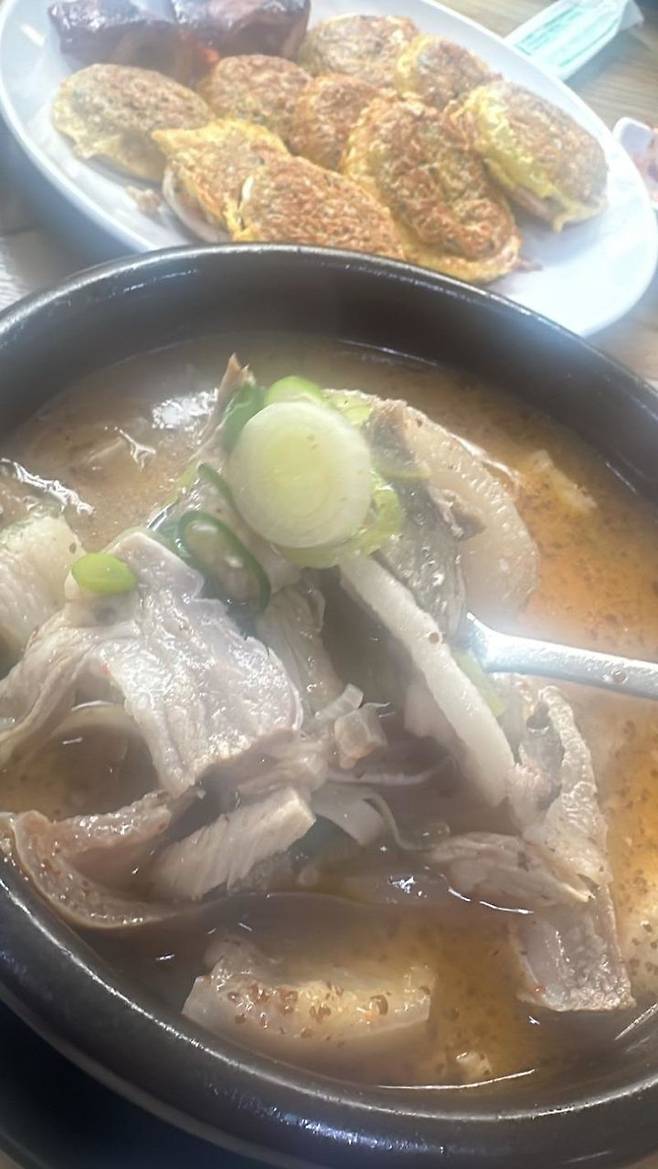 속초의 순대국밥집에서 한 시민이 군인 아들의 식삿값을 대신 내준 훈훈한 사연이 전해졌다. (사진=보배드림) *재판매 및 DB 금지