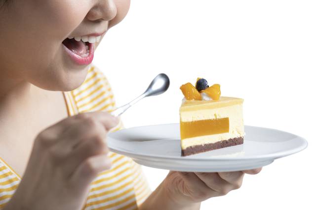 식욕 억제가 고민이라면 식사 후 설탕이 많은 디저트를 멀리하고, 산책이나 양치하는 습관을 들이는 것이 좋다. 사진은 기사의 내용과 관련 없음. 게티이미지뱅크
