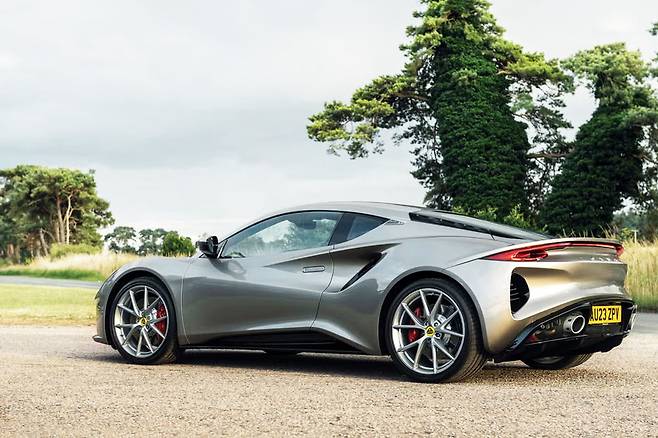 로터스 2025년형 에미라