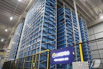 LG CNS 통합운영 플랫폼 G마켓 동탄메가센터 로봇랙(G마켓 제공)