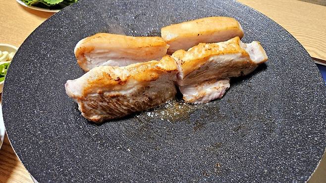 20250217_200133.jpg 저녁 통삼겹살로 한잔